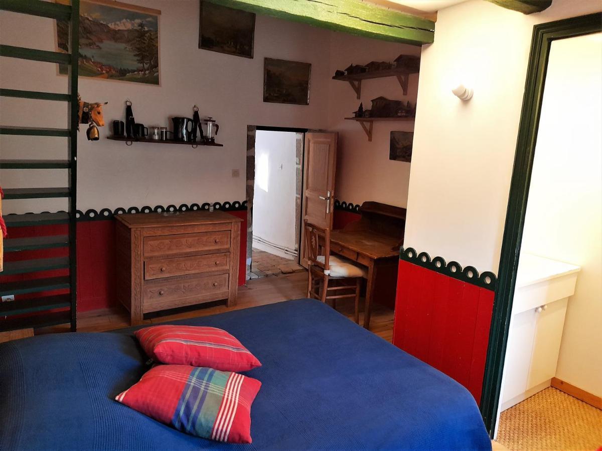 Les Chambres Du Logis Du Chatelier Bressuire Exterior foto